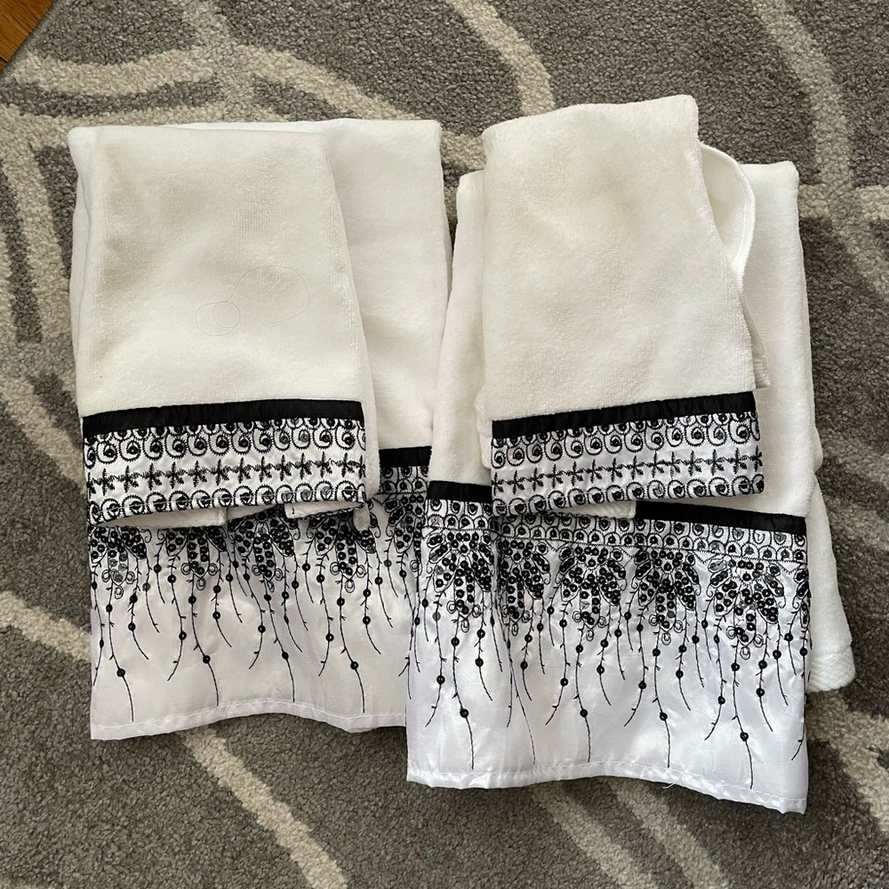 Hand and wash clothes set.